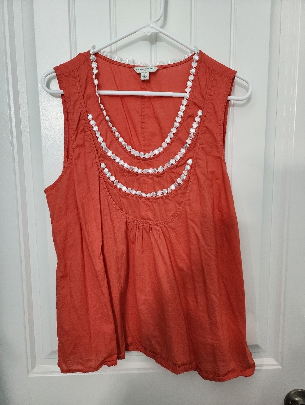 Banana Republic Coral Sleeveless Embellished Scoop Neck Tank, Size XL